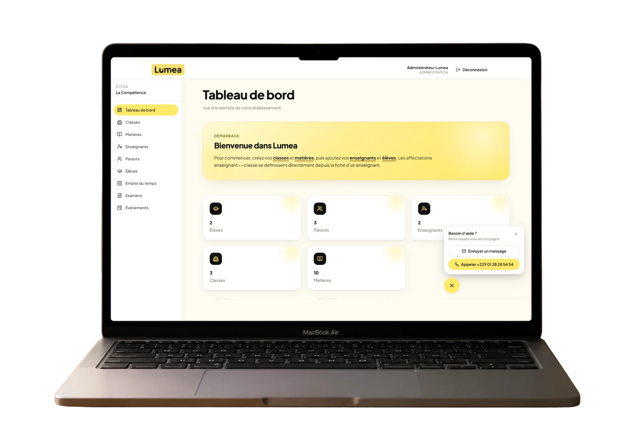 Tableau de bord Lumea sur ordinateur : effectifs de l'établissement, classes, matières, enseignants et parents, avec le menu de navigation à gauche.